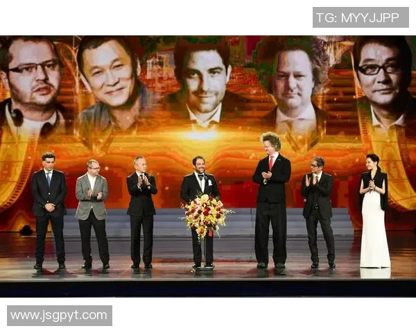 重庆足球队转型之路的真实故事与奋斗历程全景回顾